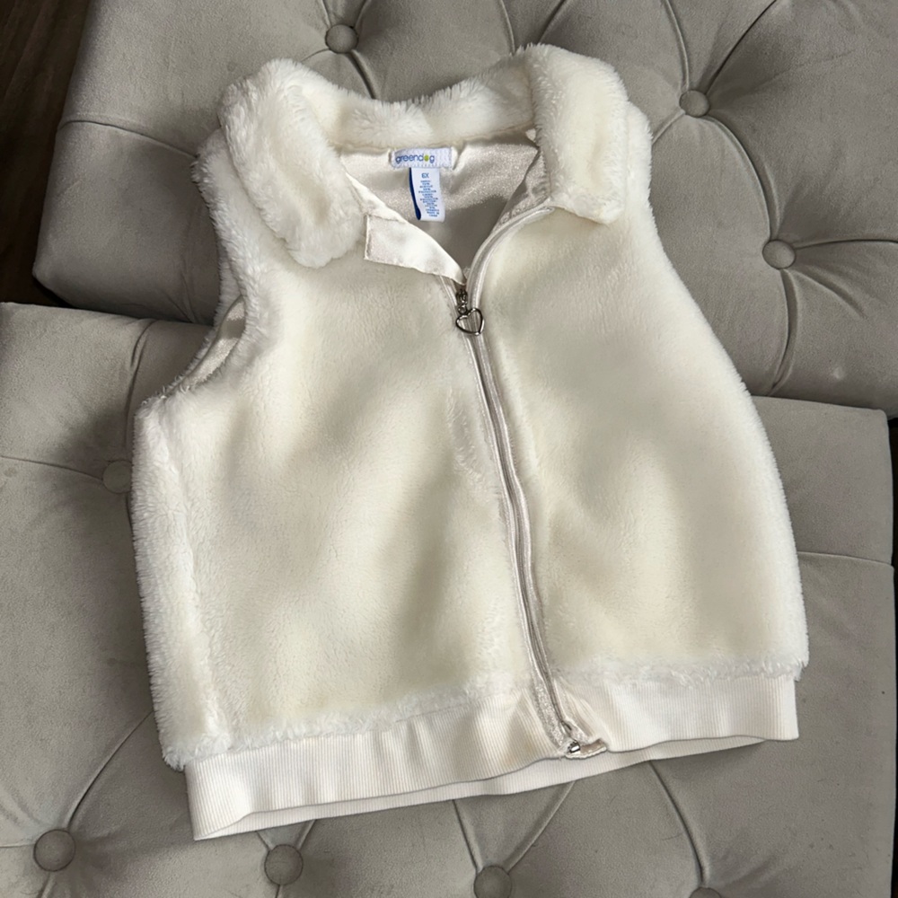 The clothing is in good condition no longer have interest for it.